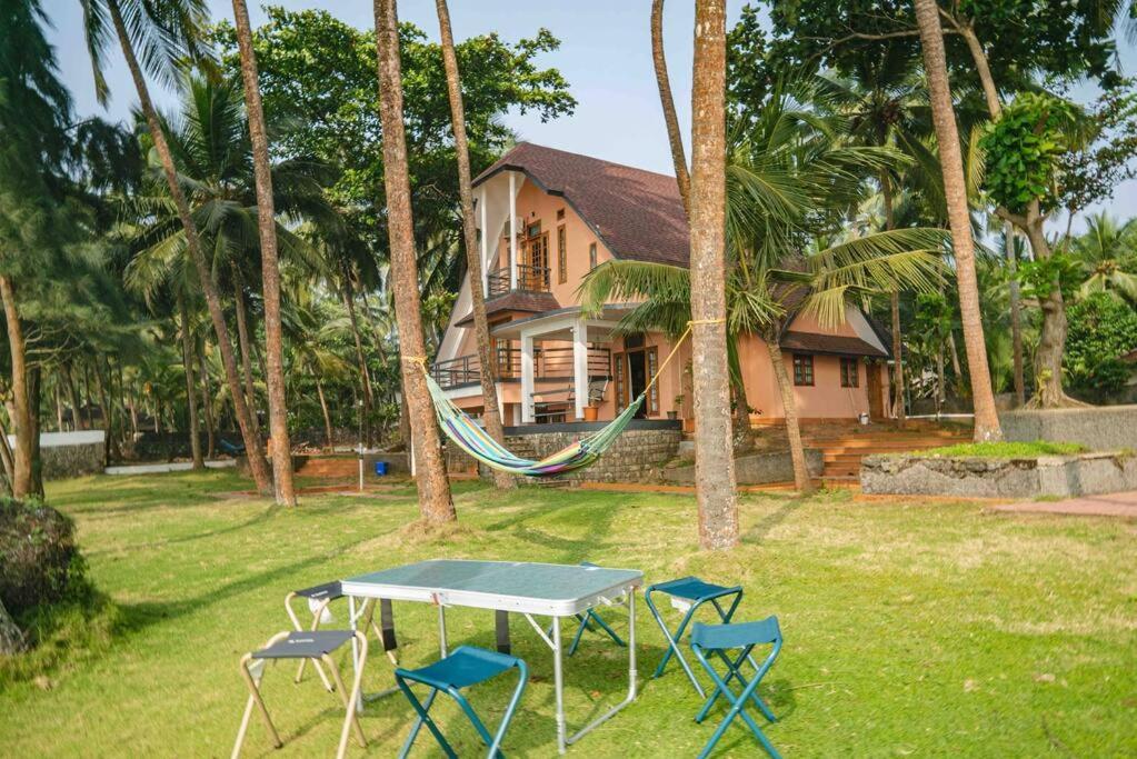 Baywatch By Grha - A Picturesque Beachfront Villa Kozhikode Exterior photo