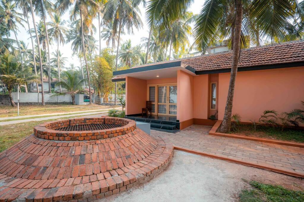 Baywatch By Grha - A Picturesque Beachfront Villa Kozhikode Exterior photo