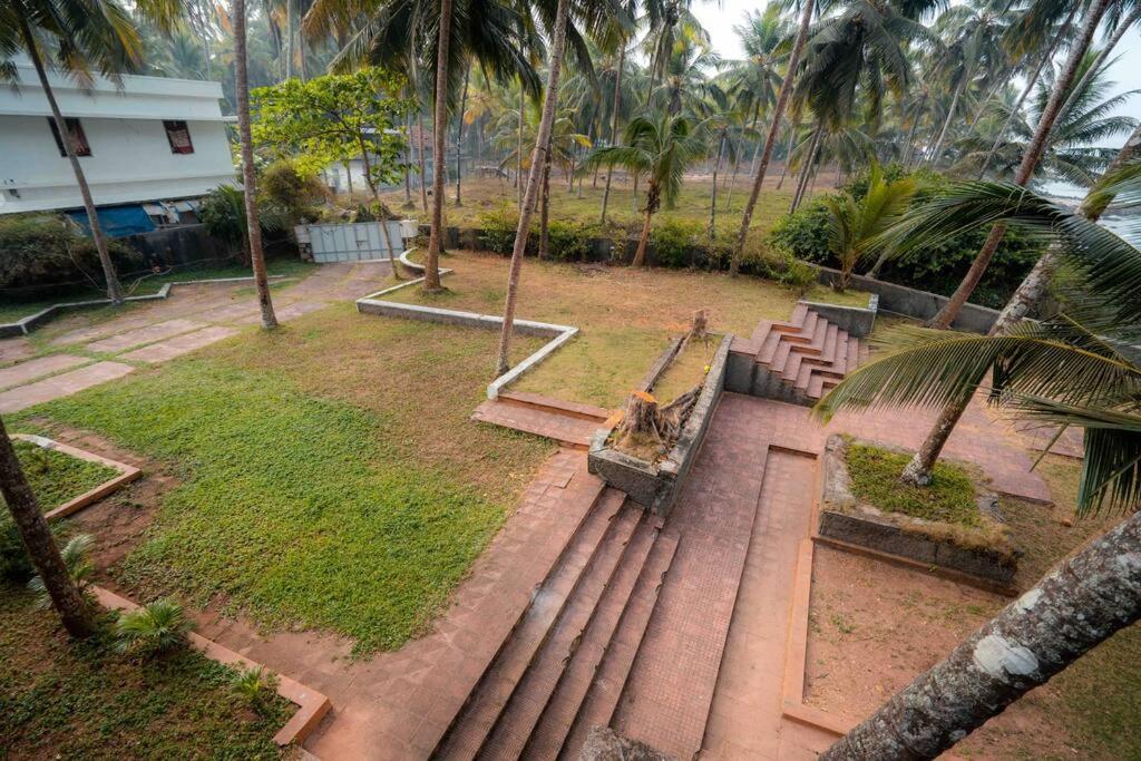 Baywatch By Grha - A Picturesque Beachfront Villa Kozhikode Exterior photo