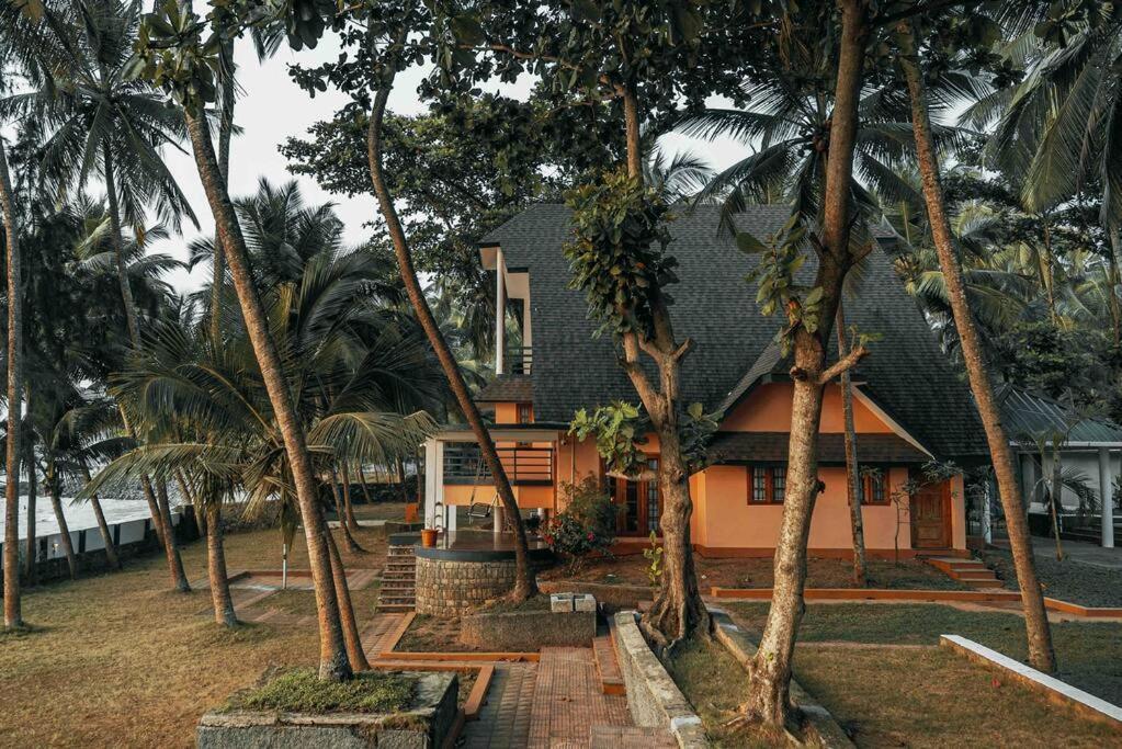 Baywatch By Grha - A Picturesque Beachfront Villa Kozhikode Exterior photo