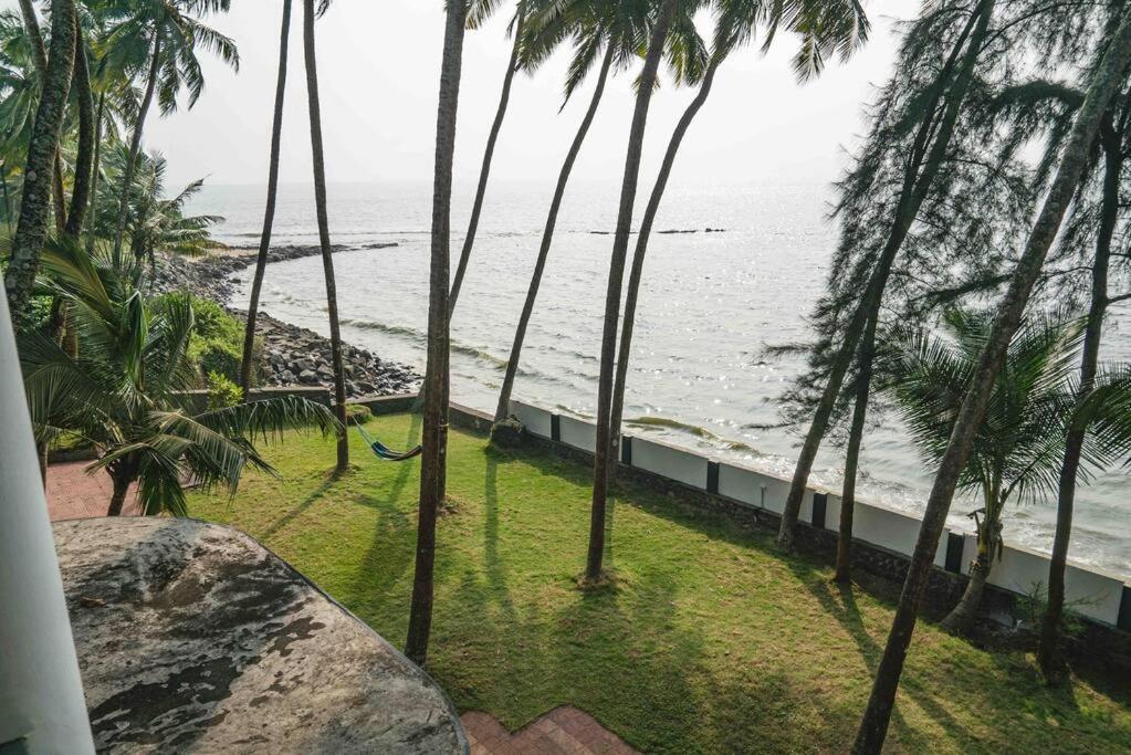 Baywatch By Grha - A Picturesque Beachfront Villa Kozhikode Exterior photo